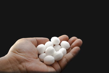 O Que a Naftalina Faz Com as Baratas?